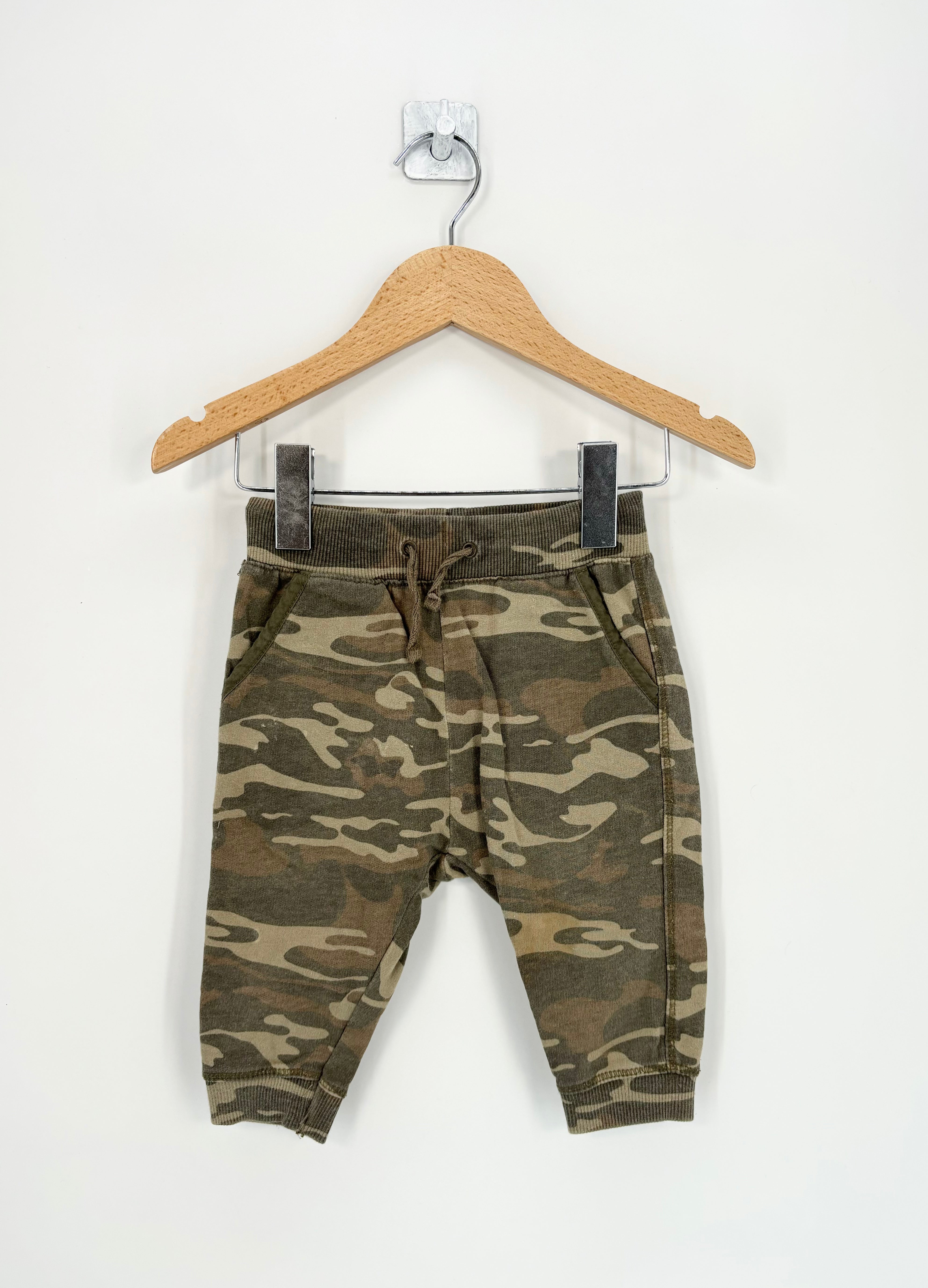 Zara - Jogging militaire kaki T.6/9 mois