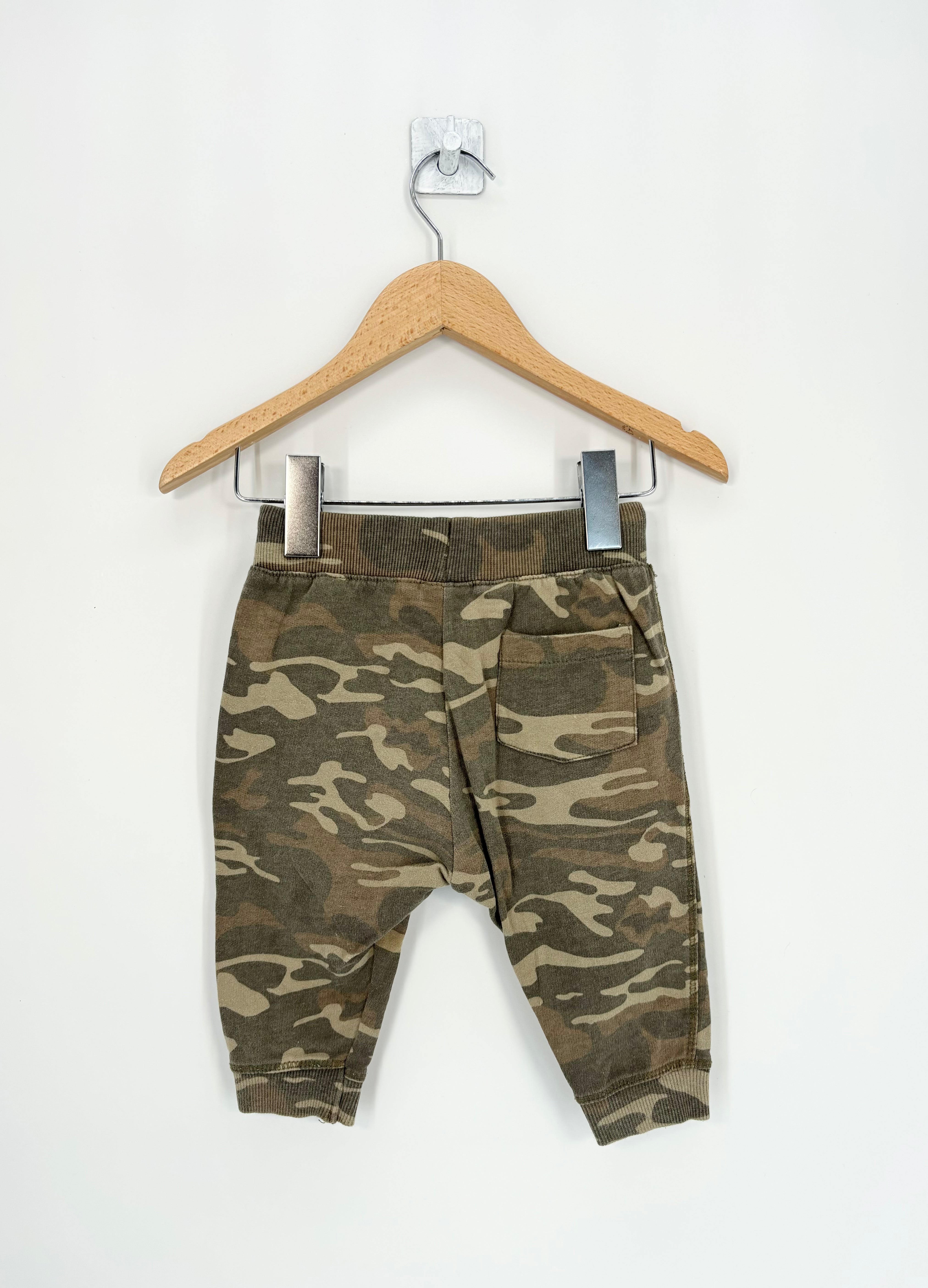 Zara - Jogging militaire kaki T.6/9 mois