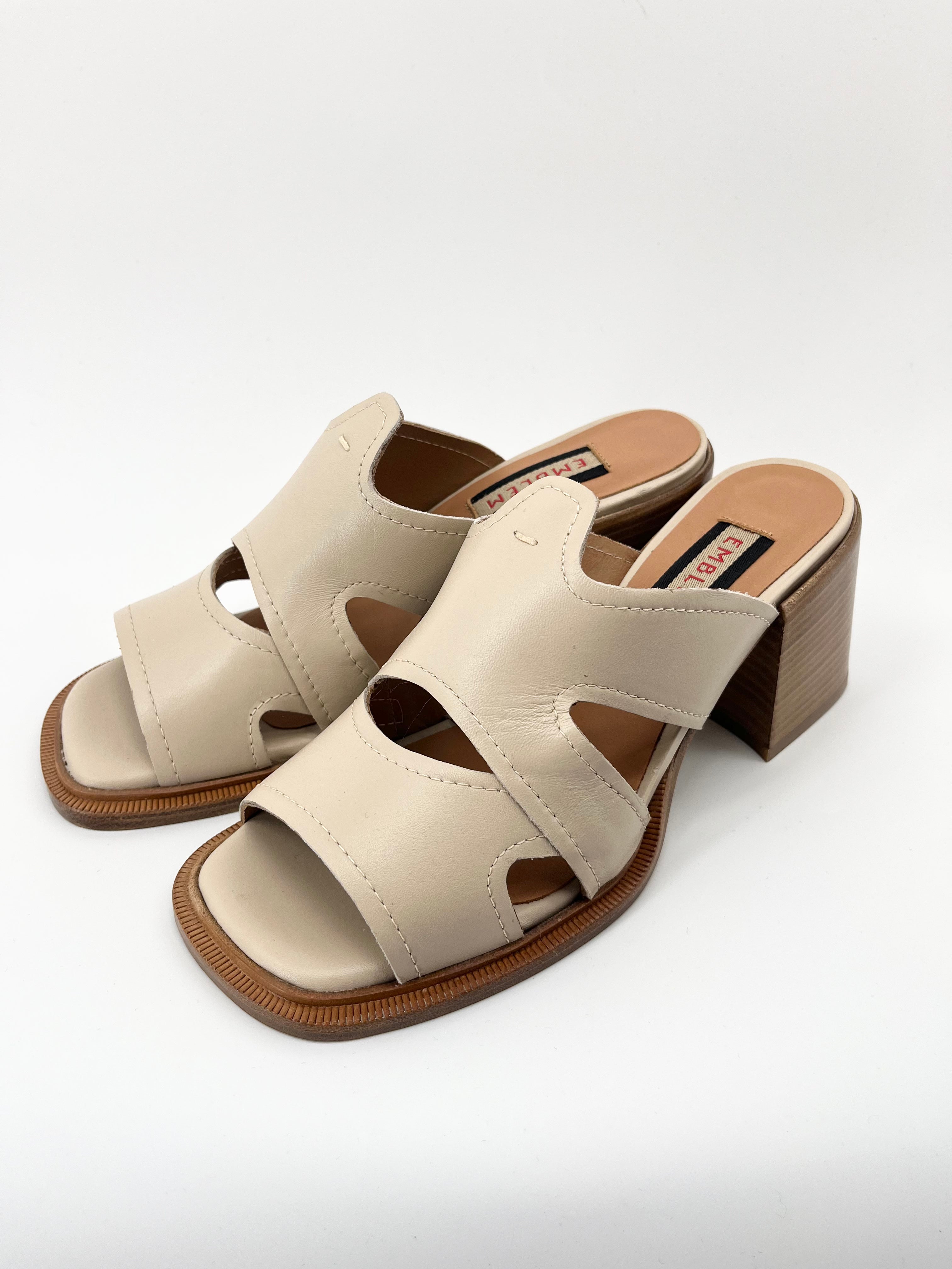 Emblem by Minelli - Mules à talons beige en cuir T.38