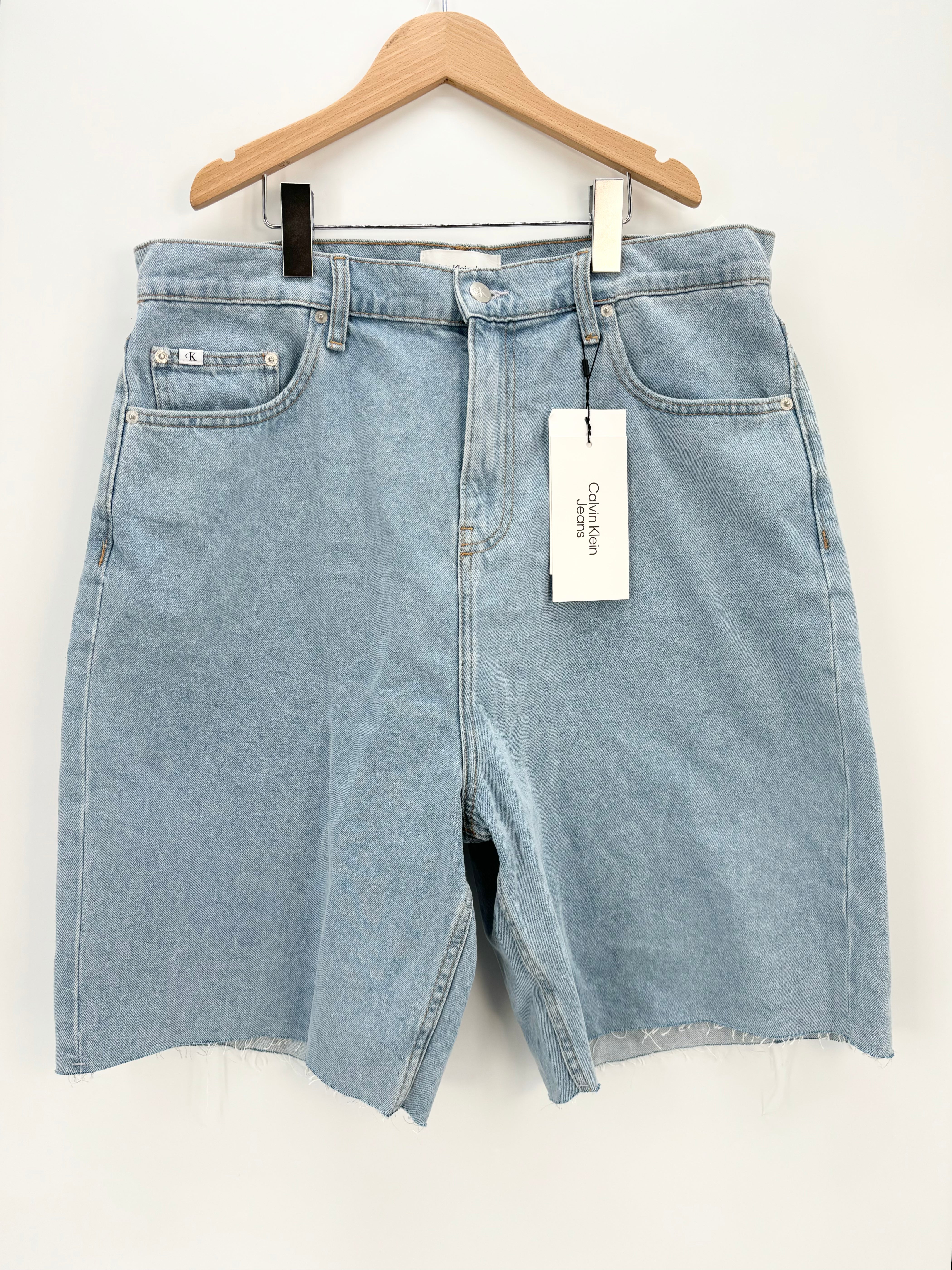 Calvin Klein - Short long jean bleu clair neuf T.42/44