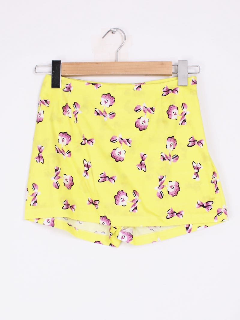 Mevlani - Short court jaune à fleurs roses T.XS