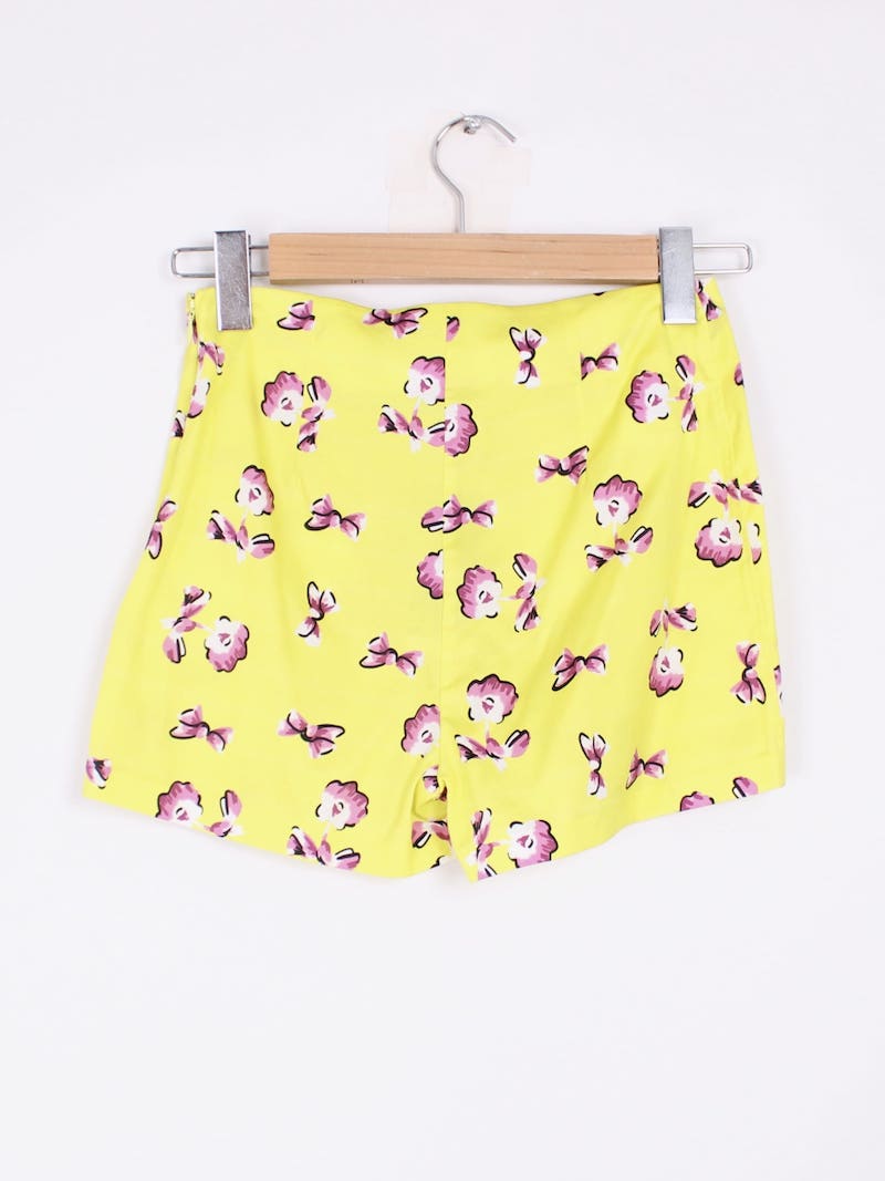 Mevlani - Short court jaune à fleurs roses T.XS